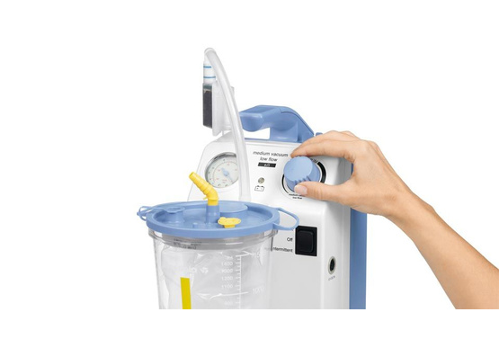 medela-surgical-suction-Vario-18-ci-in-use1